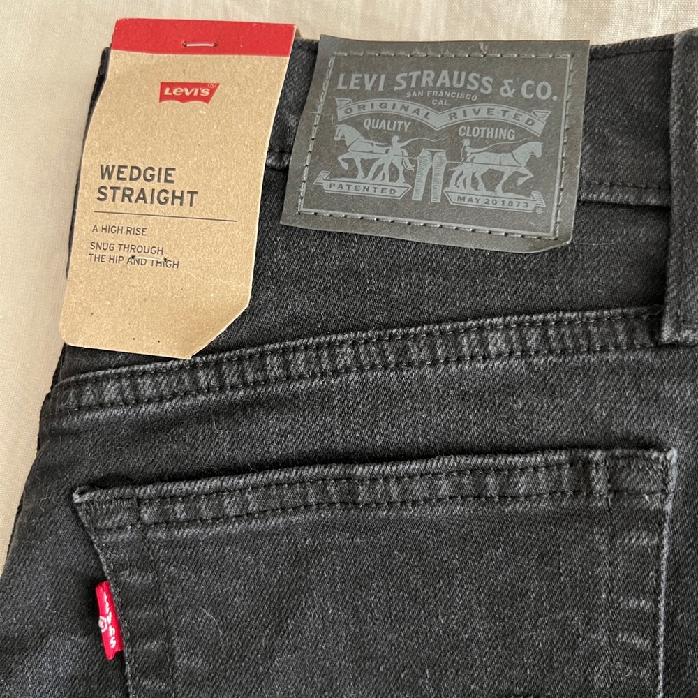 Levi's Women's Black Wedgie Straight Jeans